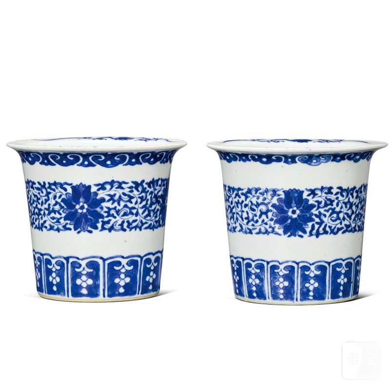 清晚期 青花缠枝花卉纹小花盆一对